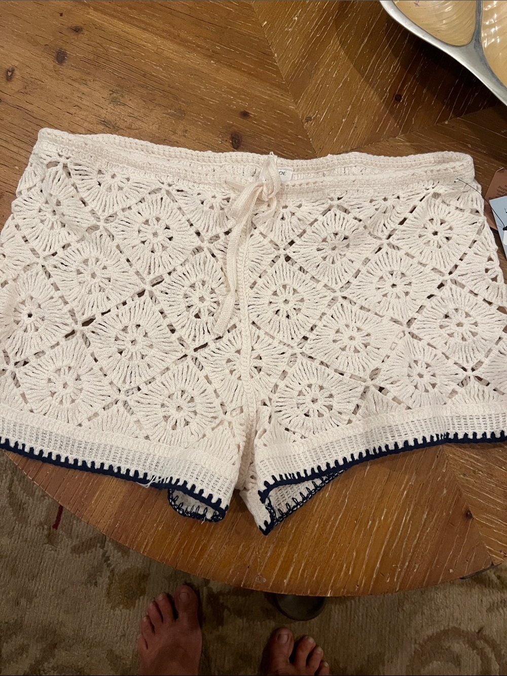 Shade & Shore Crochet Drawstring Shorts in Cream  Navy Trim woman’s Small 4-6